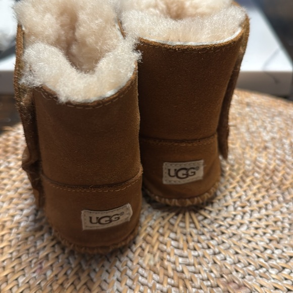 UGG Toddler boots size 4/5 - Picture 3 of 3